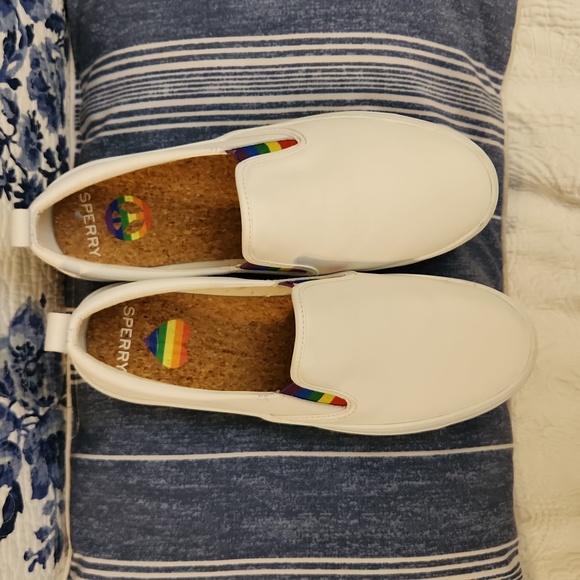 Sperry sneakers white 🌈 pull on loafer style size 9 peace sign heart - Picture 4 of 13